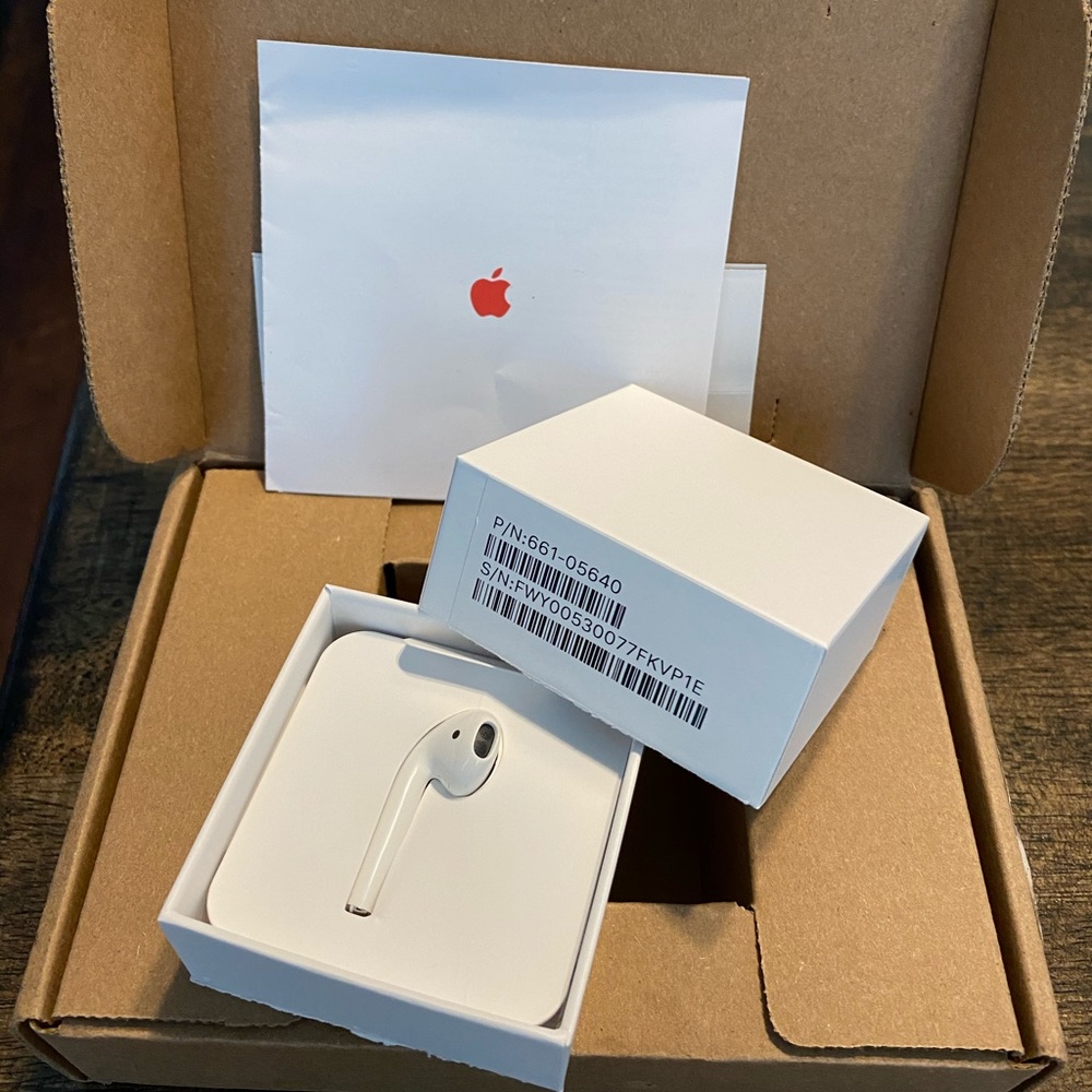 AirPod First Generation, right ear ❌❌ SOLD ❌❌ - Picture 3 of 3